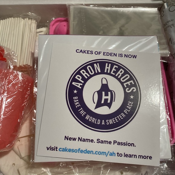 Cakes of Eden Apron Hero's pop n dip kit. Never used - Picture 12 of 12